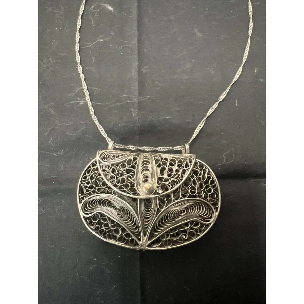 Vintage Silver Tone Filigree Metal Mini Pill Holder Coin Purse Necklace